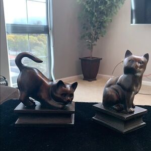 Elegant Brown Cat Bookends